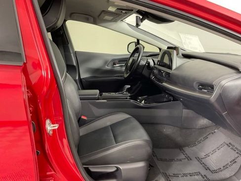 Used 2025 Toyota Prius XLE FWD image 27