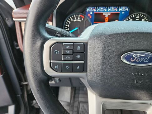 Used 2023 Ford Expedition Limited image 21