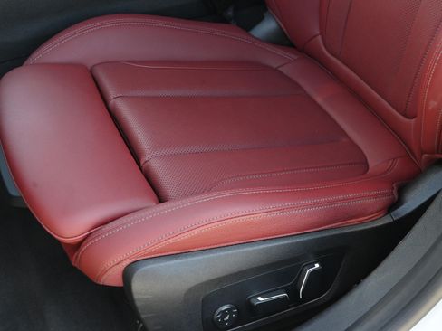 Certified 2025 BMW 330i Sedan w/ Convenience Package RWD image 28