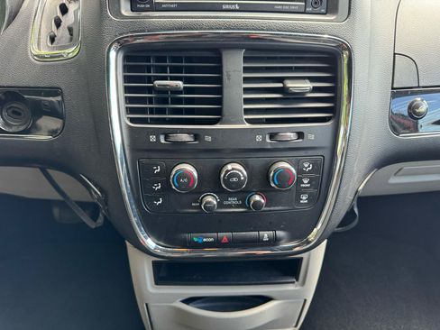 Used 2017 Dodge Grand Caravan SXT FWD image 20
