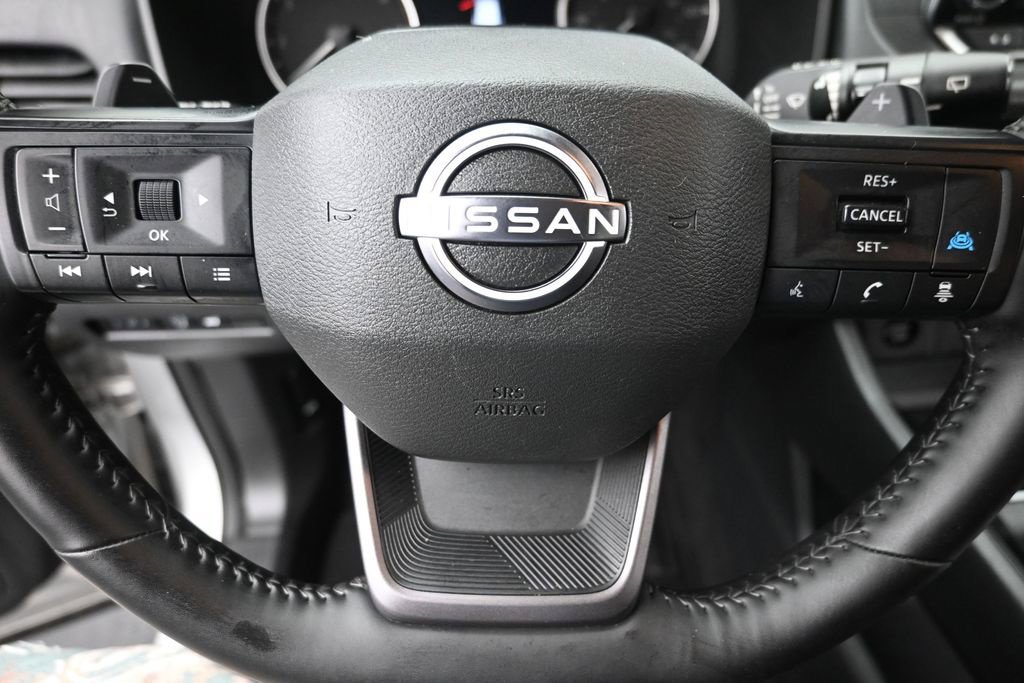 Used 2025 Nissan Rogue SV AWD/4WD image 16