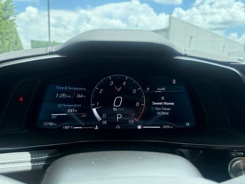 Used 2022 Chevrolet Corvette Stingray Convertible w/ Z51 Performance Package RWD image 21
