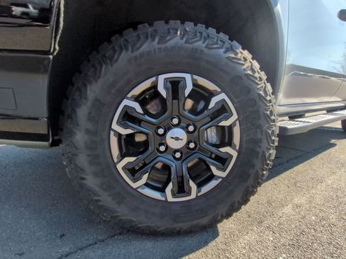 Used 2025 Chevrolet Silverado 1500 ZR2 w/ Technology Package image 34