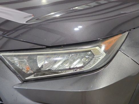 Used 2019 Toyota RAV4 XLE Premium FWD image 30