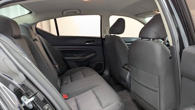 Used 2022 Nissan Altima 2.5 SV FWD image 17