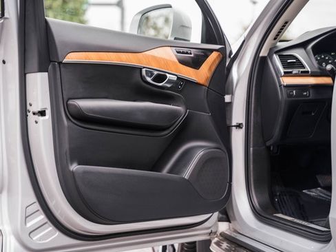 Used 2022 Volvo XC90 T6 Momentum w/ Advanced Package image 36