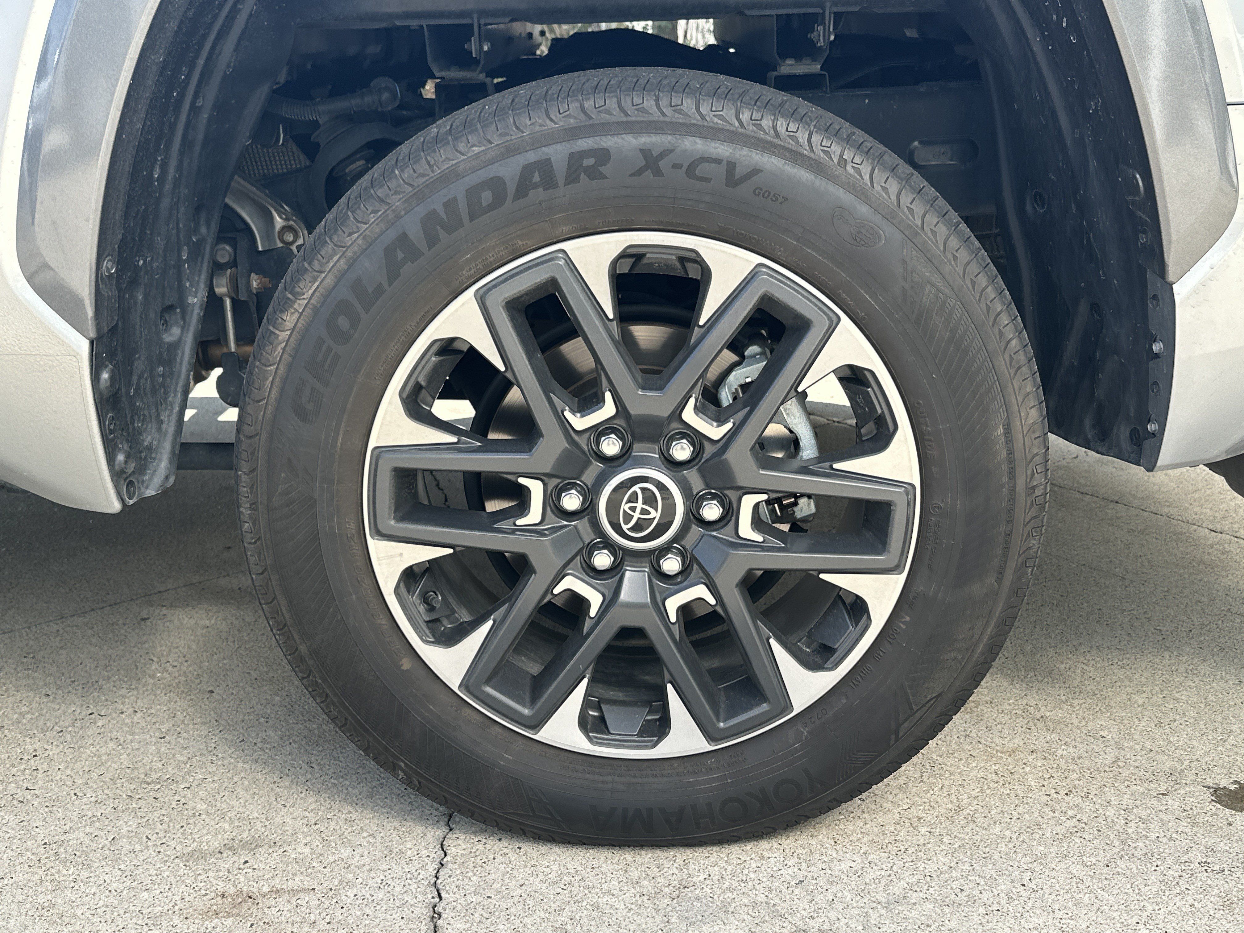 Used 2024 Toyota Tundra Limited AWD/4WD image 31
