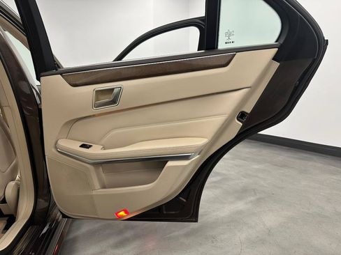 Used 2014 Mercedes-Benz E 350 4MATIC Sedan image 29