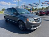 Used 2017 Dodge Grand Caravan SXT image 3