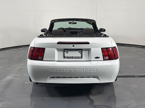 Used 2002 Ford Mustang Convertible RWD image 6
