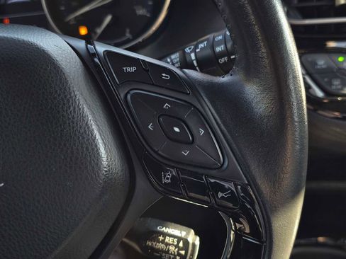 Used 2021 Toyota C-HR XLE image 29