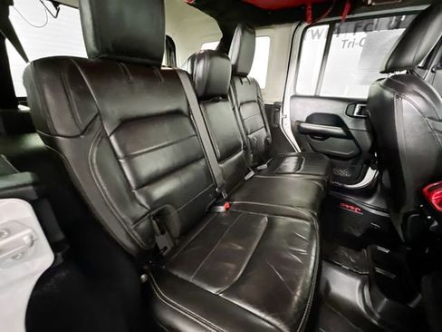 Used 2018 Jeep Wrangler Unlimited Sahara w/ Uconnect 4C Nav & Sound Group AWD/4WD image 18