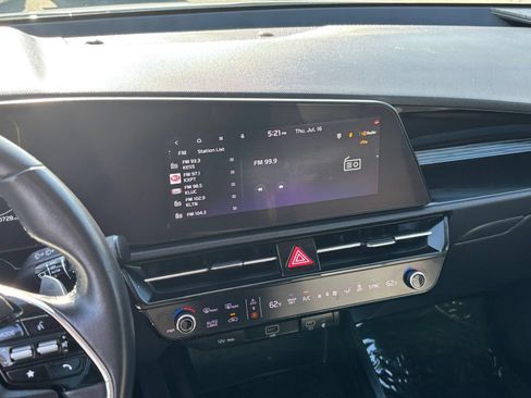 Used 2024 Kia Niro Wind FWD image 25