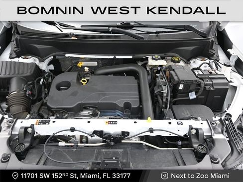 Used 2023 GMC Terrain SLE w/ Driver Convenience Package image 12