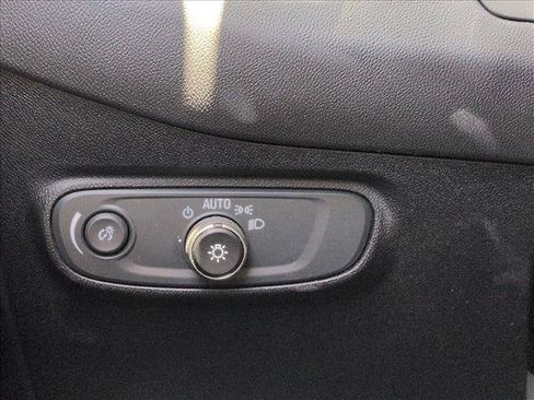 Used 2019 Chevrolet Equinox LT FWD image 17