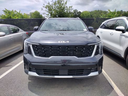 Used 2025 Kia Sorento EX w/ Panoramic Sunroof Package FWD image 2