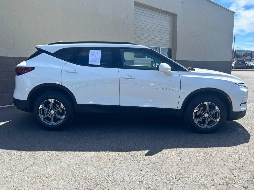 Used 2024 Chevrolet Blazer LT w/ Convenience Package FWD image 3