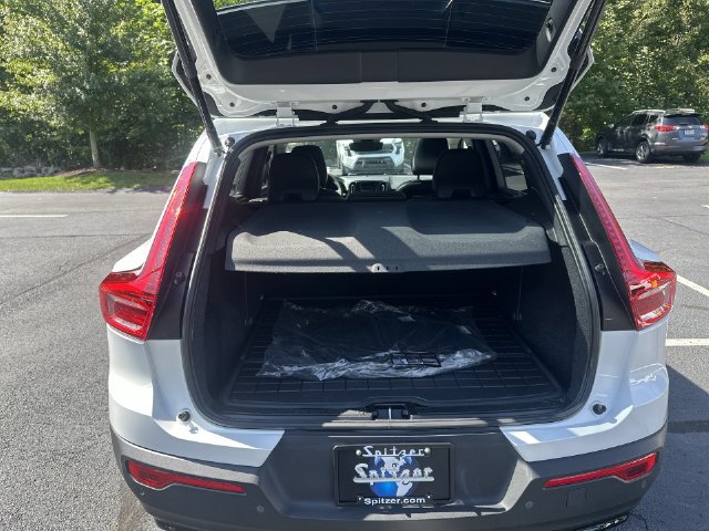 Used 2024 Volvo XC40 B5 Core AWD/4WD image 30