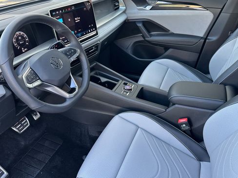 New 2026 Volkswagen Tiguan SE R-Line FWD image 8