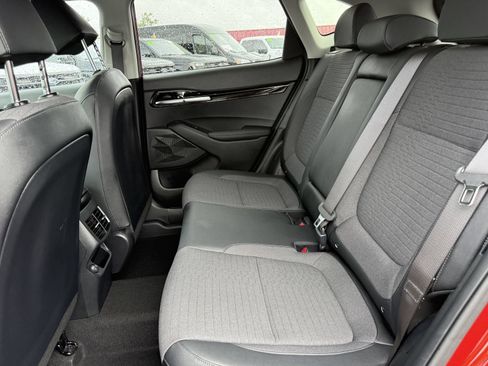 Used 2023 Kia Seltos S w/ Navigation Package FWD image 18