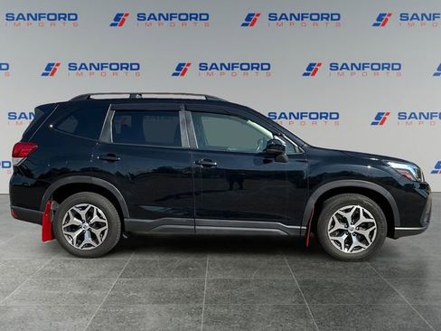 Used 2020 Subaru Forester Premium AWD/4WD image 6