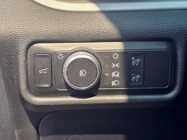 Used 2020 Ford Explorer XLT w/ Equipment Group 202A AWD/4WD image 16