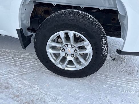 Used 2024 Chevrolet Silverado 1500 LT AWD/4WD image 24