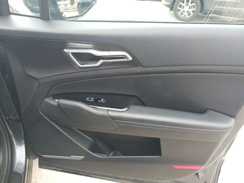 Used 2023 Kia Sportage EX image 18