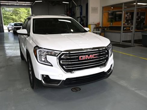 Used 2023 GMC Terrain SLT FWD image 3