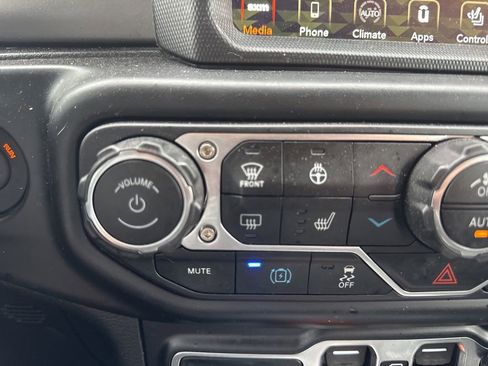 Used 2022 Jeep Wrangler Unlimited Rubicon 4xe w/ Cold Weather Group AWD/4WD image 14
