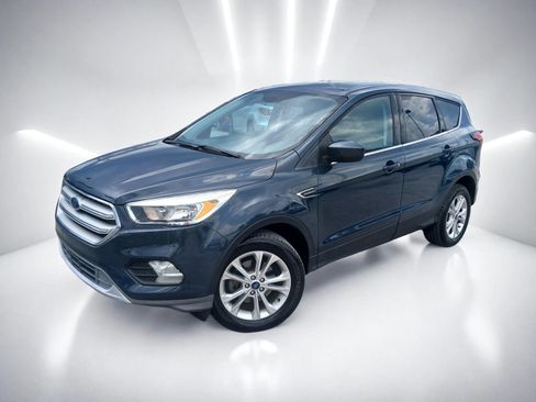 Used 2019 Ford Escape SE FWD image 2