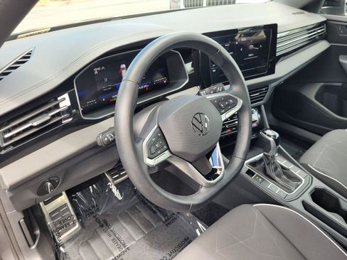 Certified 2025 Volkswagen Jetta Sport FWD image 12