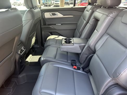 New 2025 Ford Explorer Active w/ Active Comfort Package image 31