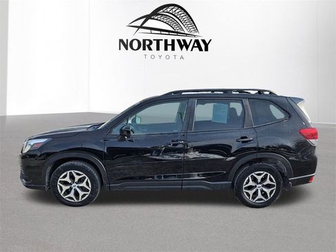 Used 2023 Subaru Forester Premium image 7