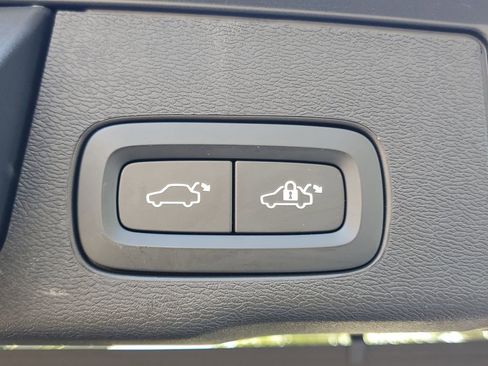 Certified 2023 Volvo XC60 B5 Plus w/ Protection Package Premier FWD image 10