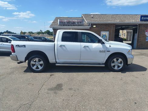Used 2017 RAM 1500 Classic SLT AWD/4WD image 2