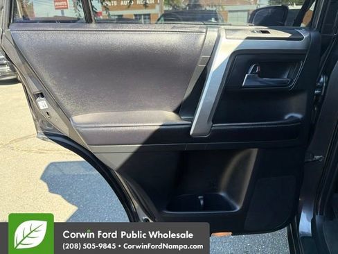 Used 2017 Toyota 4Runner SR5 AWD/4WD image 29