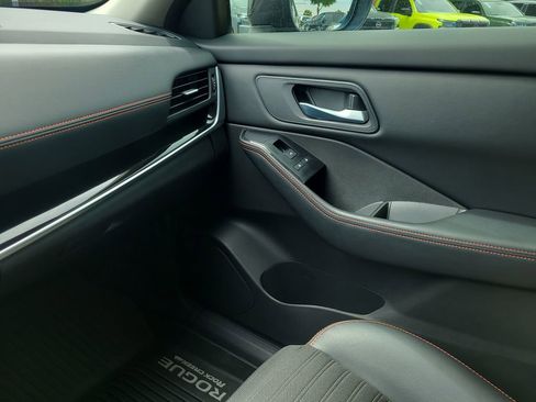 Certified 2025 Nissan Rogue SV AWD/4WD image 21