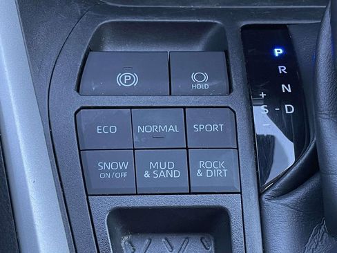 Used 2021 Toyota RAV4 XLE Premium image 22