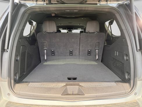 Used 2025 Chevrolet Suburban Z71 image 19