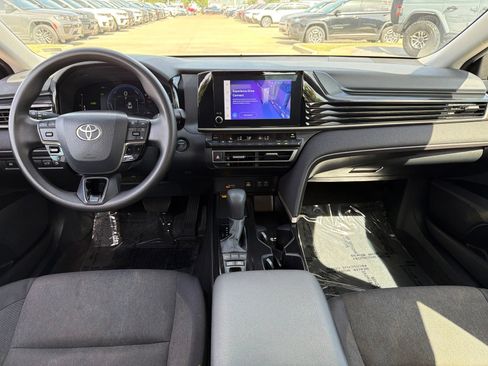 Used 2025 Toyota Camry LE FWD image 18