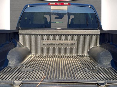 Used 2025 Nissan Frontier SV image 11