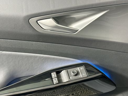 Used 2023 Volkswagen ID.4 Pro S Plus image 15