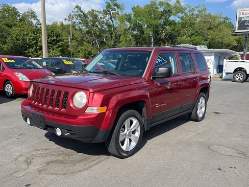 Used 2014 Jeep Patriot Latitude w/ Sun/Sound Group image 5