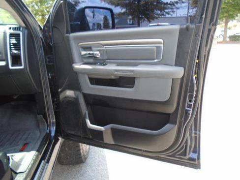 Used 2017 RAM 1500 Classic SLT image 32