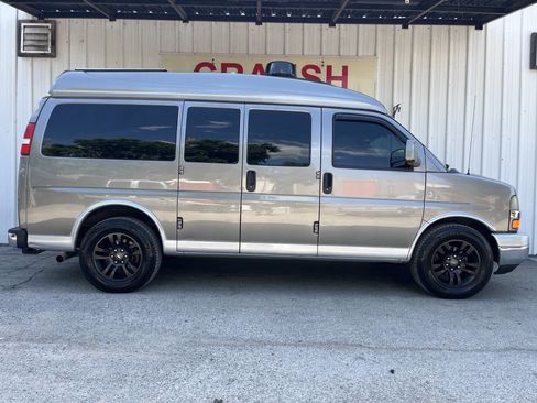 Used 2012 Chevrolet Express 1500 image 2