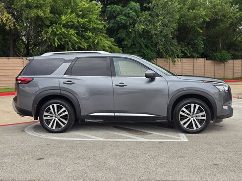 Used 2025 Nissan Pathfinder Platinum w/ Cargo Package FWD image 2