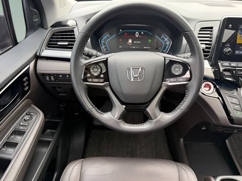 Certified 2024 Honda Odyssey Touring image 12