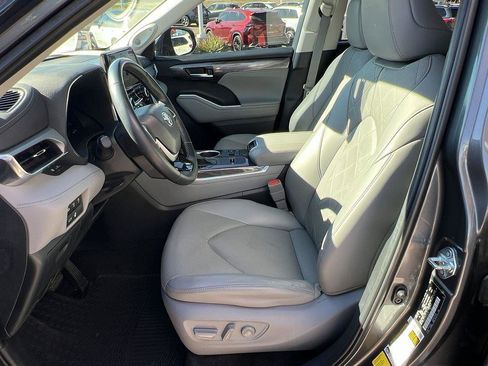 Used 2023 Toyota Highlander Platinum image 47