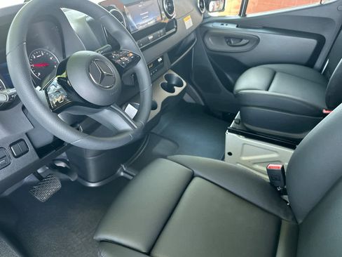 New 2025 Mercedes-Benz Sprinter 2500 image 9